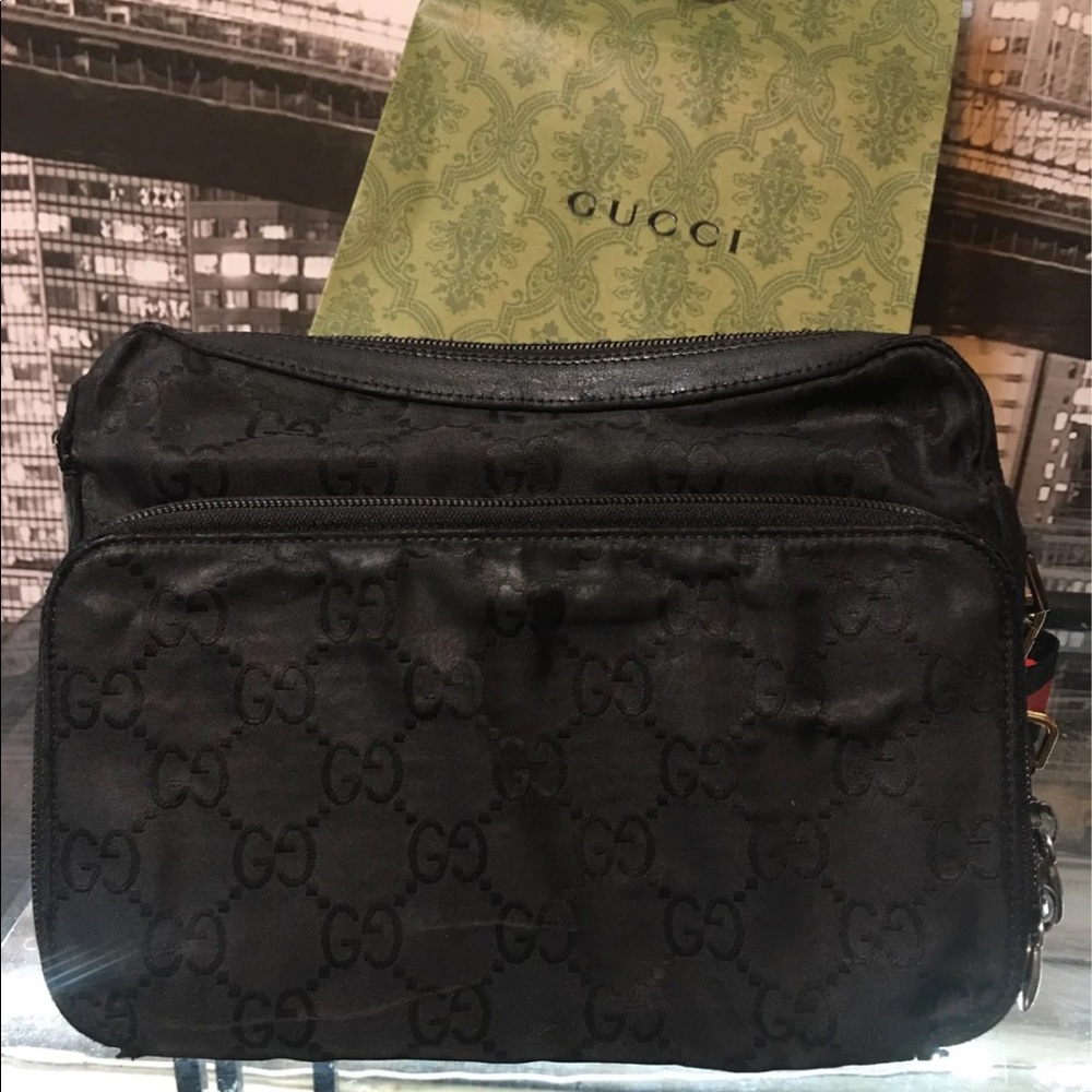 Authentic Gucci GG Canvas Shoulder Bag - Picture 3 of 13